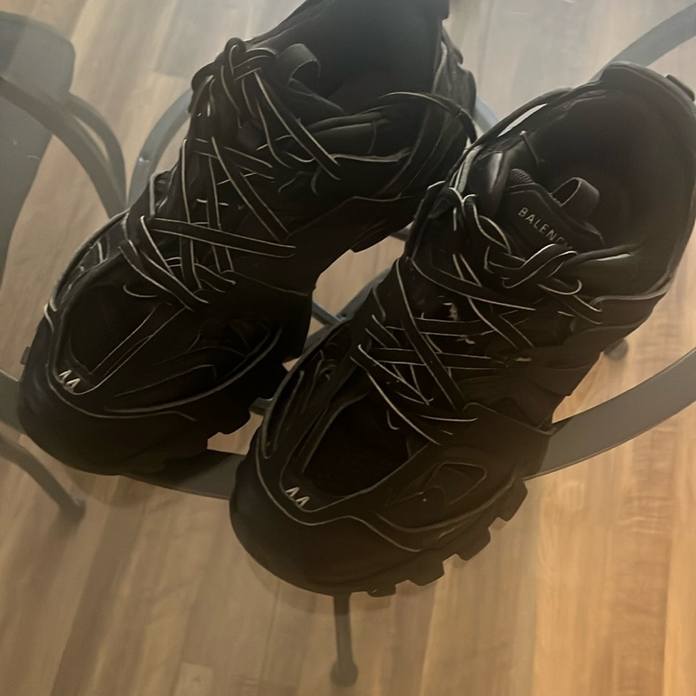 BALENCIAGA BLACK TRACKS SIZE 44 BEEN WORN A FEW TIMES NO BOX AVAILABLE ONLY BAG